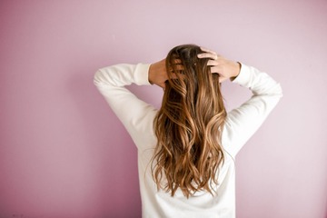 La science derrière les cheveux : Comprendre la structure capillaire pour des soins efficaces