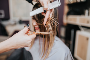 Poussez les portes de nos salons de coiffure mixtes : hommes, femmes, enfants, étudiants...